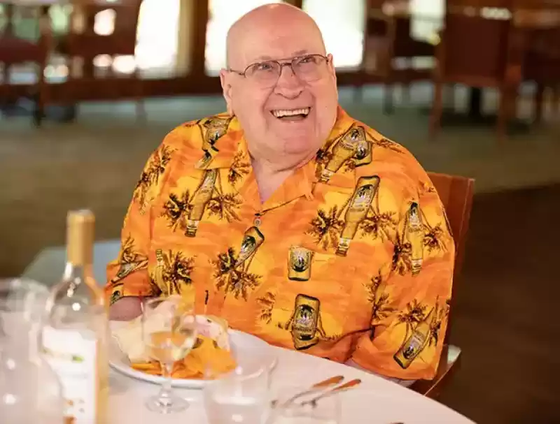 3 restaurant dining